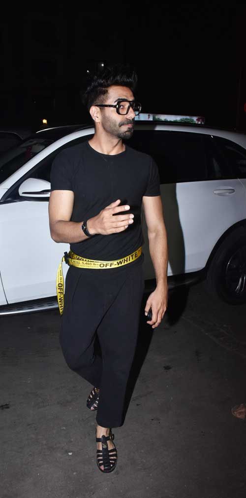 Aparshakti Khurana носеше 6,5 фута дълъг колан и това е най-странният, но най-готиният моден ход