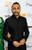 El atuendo de maharajá moderno de Rahul Bose es un poco demasiado elegante para un aeropuerto, pero de todos modos nos encanta