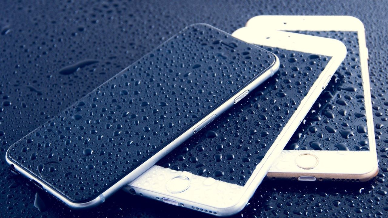 Новите патенти предполагат, че Apple сега разработва начин за изхвърляне на вода от iPhone, използвайки звук