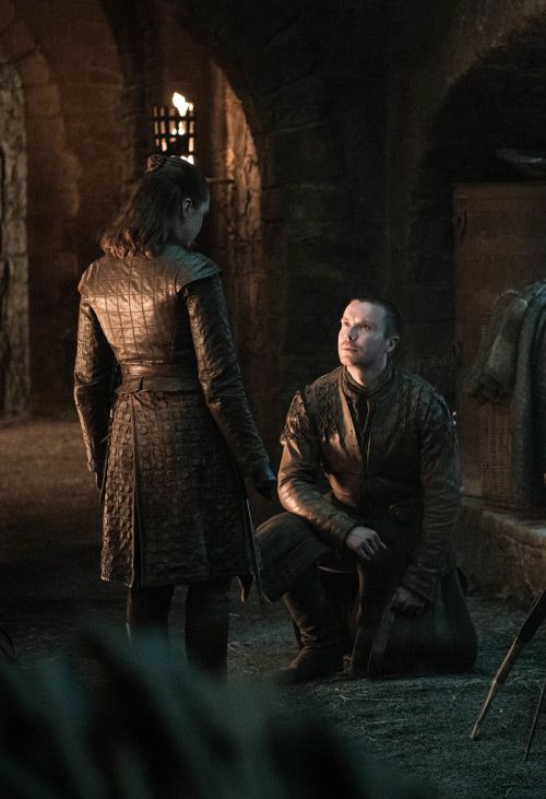 'గేమ్ ఆఫ్ థ్రోన్స్' యొక్క S8E4 లోని హౌండ్‌తో ఆర్య దృశ్యం తదుపరి ఎపిసోడ్‌లో ఎవరు చనిపోతారో సూచనలు