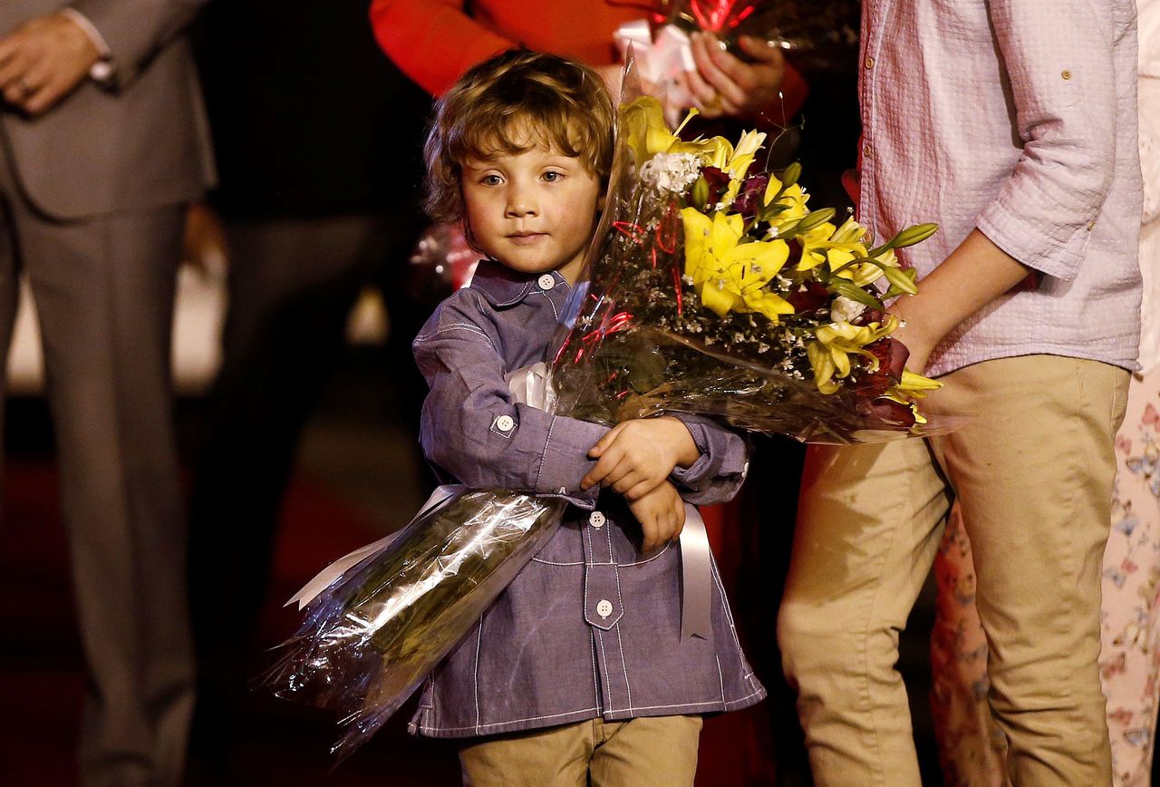 El hijo de Justin Trudeau, Hadrien, resumiendo a todos en cada reunión familiar, nuestra madre nos arrastra a