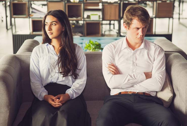 Las mujeres revelan: 8 señales sutiles de que tu novia quiere romper contigo