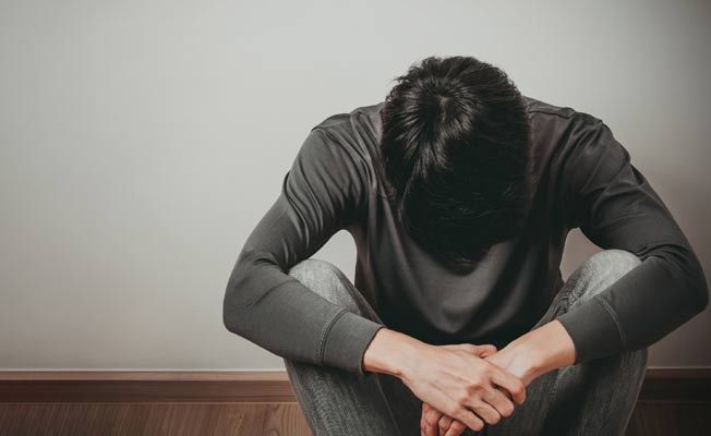 10 señales de que estás con una mujer que no está disponible emocionalmente