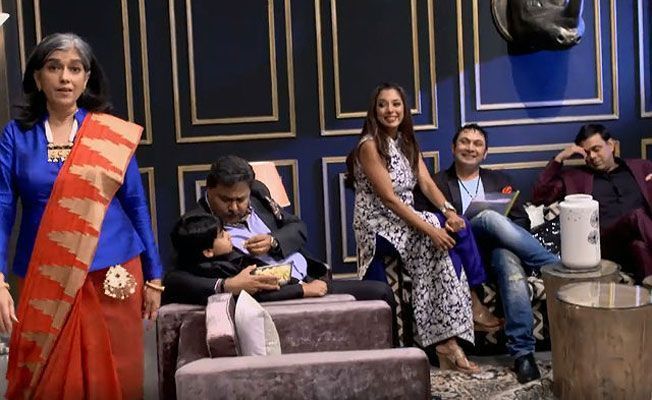 Sarabhai Vs Sarabhai Take 2 ни остави да се търкаляме в смях и ние не можем да го препоръчаме достатъчно
