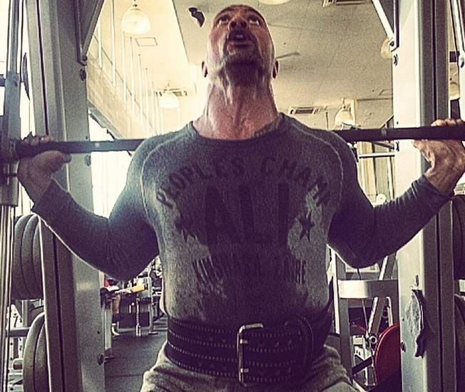 Dwayne 'The Rock'Johnson의 42 사진은 당신이 체육관을 열심히 치도록 영감을 줄 것입니다.